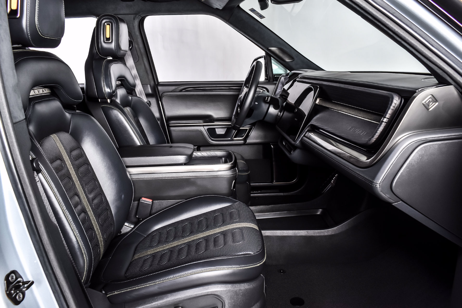 Used 2024 Rivian R1S Adventure Dual AWD/4WD image 24