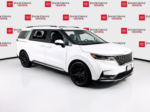 Used 2024 Kia Carnival SX Prestige image 3