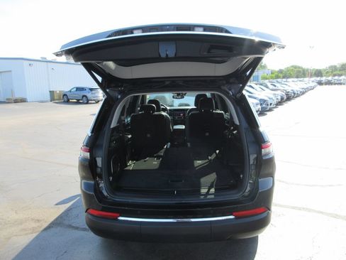Used 2022 Jeep Grand Cherokee L Limited AWD/4WD image 8