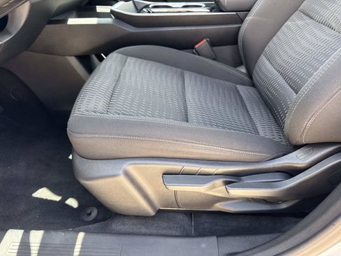 Used 2025 Chevrolet Equinox LT AWD/4WD image 16