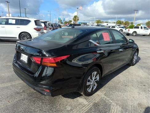 Certified 2025 Nissan Altima 2.5 S image 3