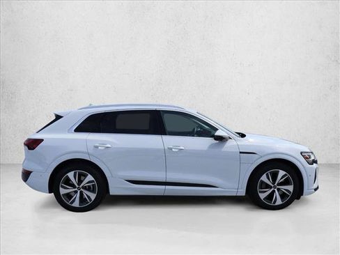 Used 2024 Audi Q8 e-tron Premium Plus w/ Premium Plus Package AWD/4WD image 4