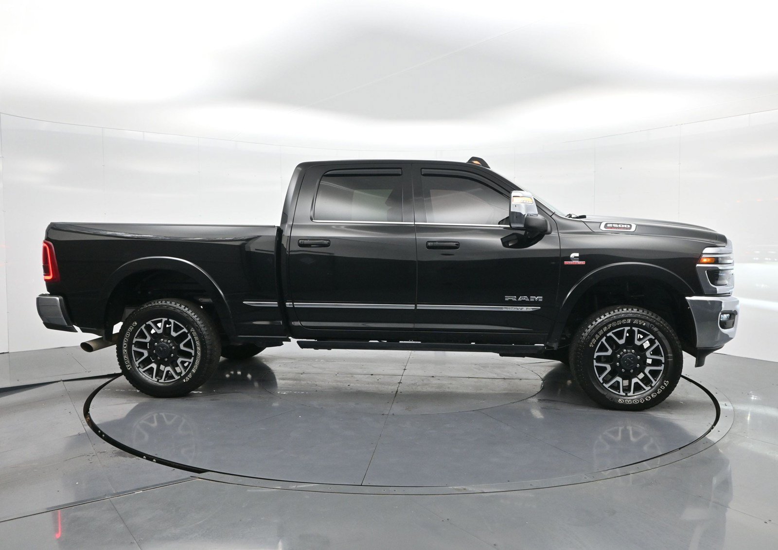 Used 2025 RAM 2500 Limited AWD/4WD image 4