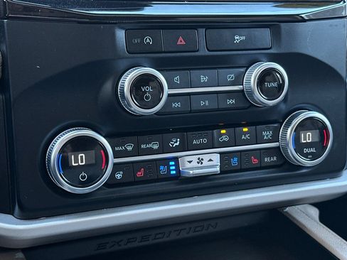 Used 2023 Ford Expedition Max Limited image 21