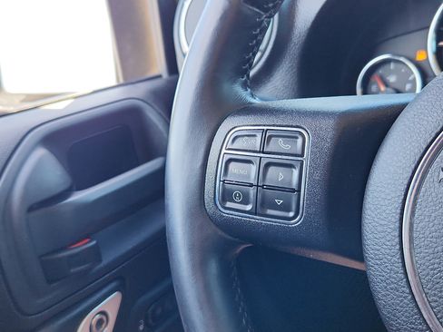 Used 2015 Jeep Wrangler Unlimited Rubicon w/ Connectivity Group image 18