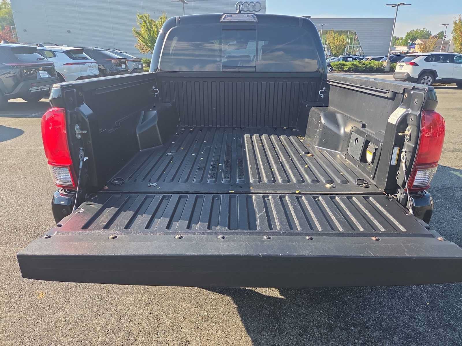Used 2019 Toyota Tacoma TRD Off-Road w/ TRD Premium Off Road Package AWD/4WD image 4