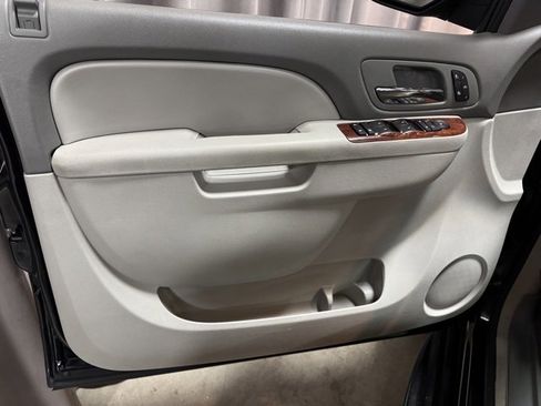 Used 2011 GMC Yukon SLT w/ SLT-2 Equipment Package image 14