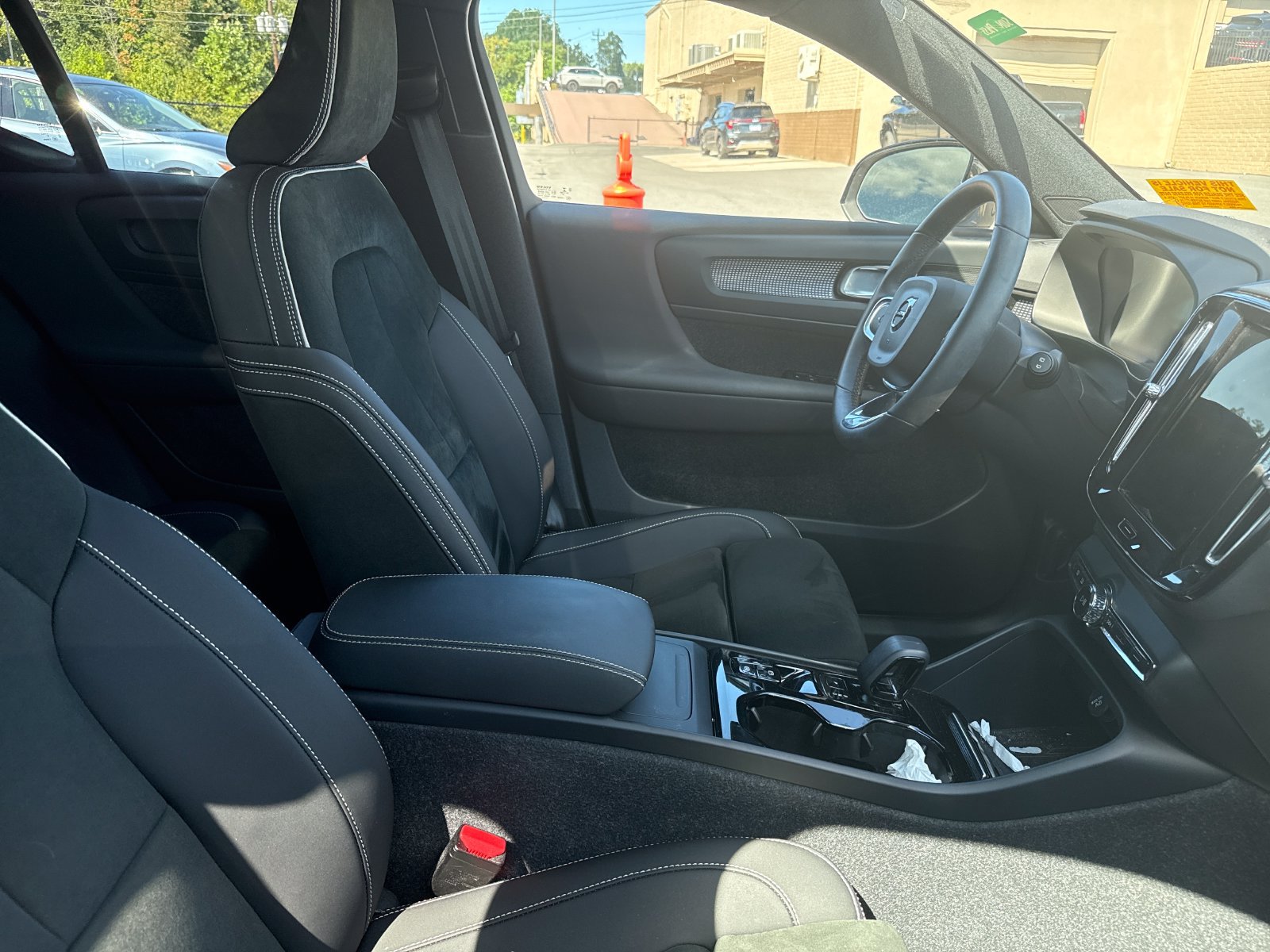 Used 2023 Volvo XC40 B5 Plus w/ Protection Package Premier AWD/4WD image 13