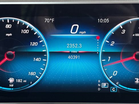 Used 2021 Mercedes-Benz GLB 250 4MATIC image 36