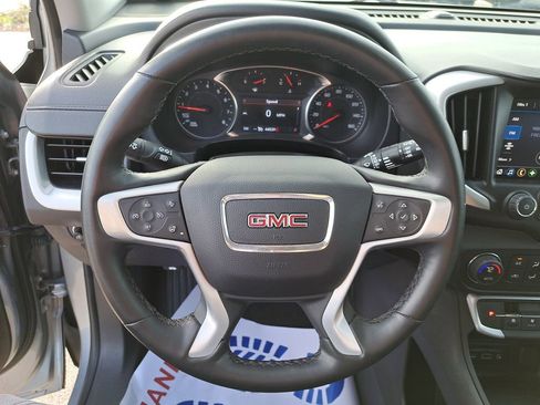 Used 2024 GMC Terrain SLT image 19