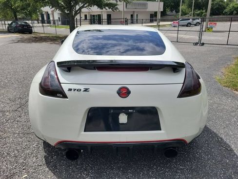 Used 2010 Nissan 370Z Coupe RWD image 9
