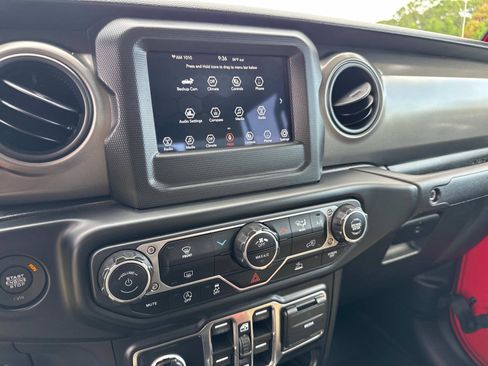 Used 2023 Jeep Gladiator Sport AWD/4WD image 23