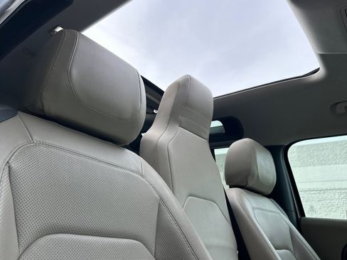 Used 2021 Land Rover Defender 90 First Edition image 25