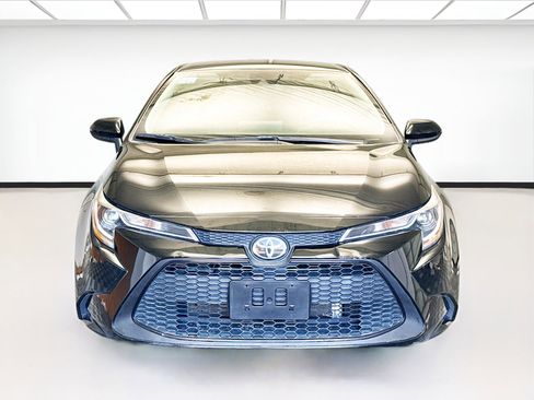 Used 2022 Toyota Corolla LE image 2