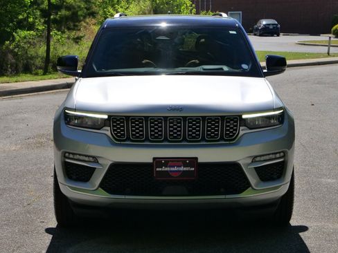 Used 2022 Jeep Grand Cherokee Summit AWD/4WD image 5