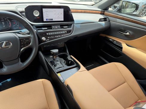 Used 2024 Lexus ES 350 w/ Premium Package FWD image 17
