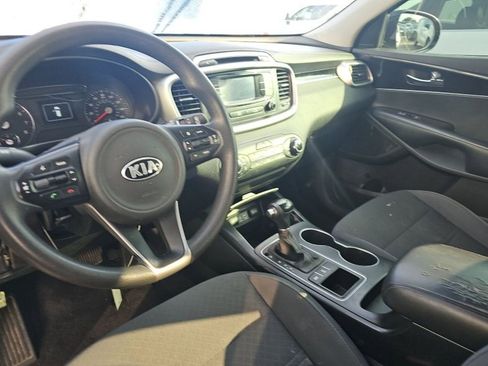 Used 2017 Kia Sorento LX image 24