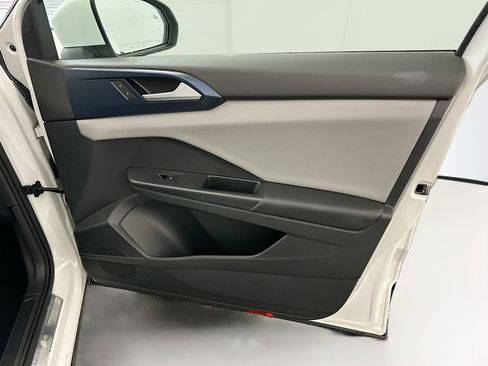 Used 2023 Volkswagen Taos SE image 33