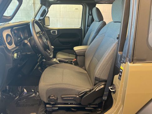 Used 2025 Jeep Wrangler Sport AWD/4WD image 16