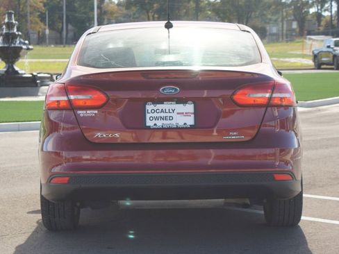 Used 2015 Ford Focus SE image 3