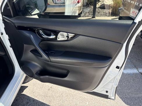 Used 2022 Nissan Rogue Sport SL AWD/4WD image 22