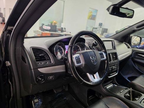 Used 2019 Dodge Grand Caravan GT FWD image 12