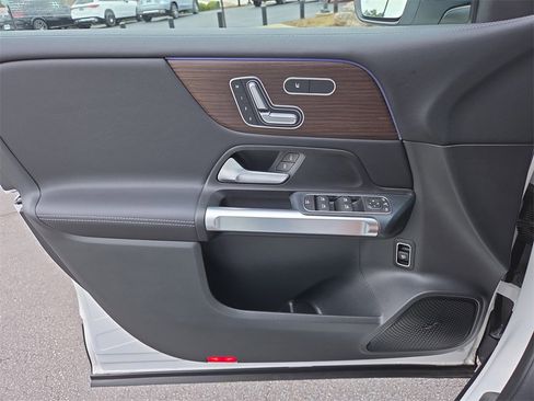 Used 2026 Mercedes-Benz GLB 250 4MATIC image 19