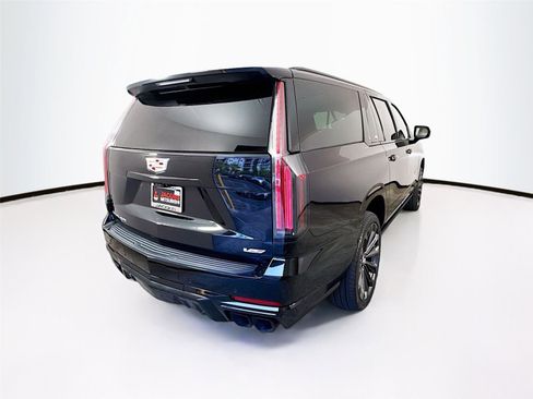 Used 2025 Cadillac Escalade ESV V AWD/4WD image 37