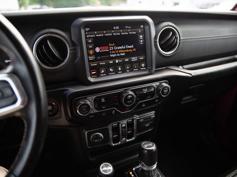 Used 2021 Jeep Wrangler Unlimited Sahara AWD/4WD image 13