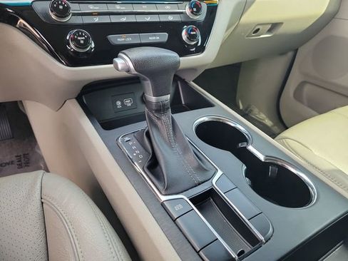 Used 2020 Kia Sedona L image 32