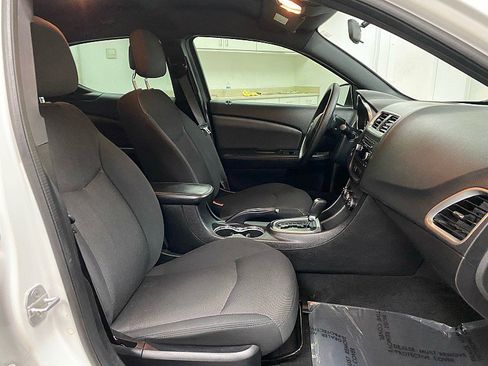 Used 2014 Dodge Avenger SE image 14