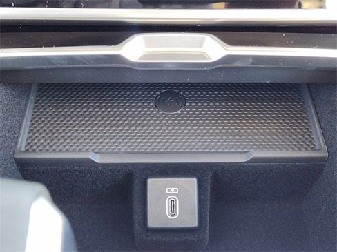 New 2026 Land Rover Range Rover SE image 14