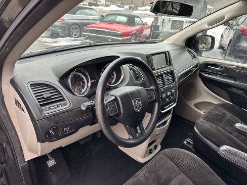 Used 2017 Dodge Grand Caravan SE w/ Power Window Group FWD image 17