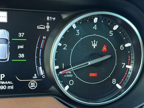 Used 2022 Maserati Levante GT AWD/4WD image 16