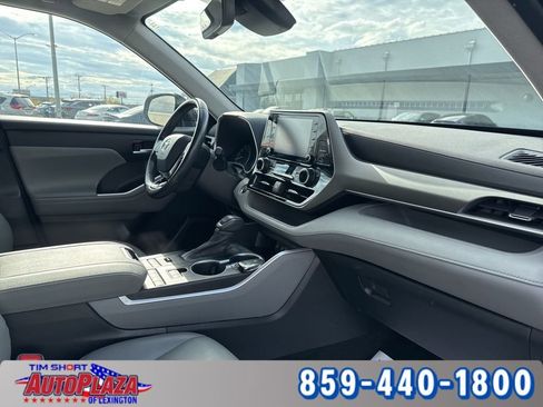 Used 2021 Toyota Highlander XLE image 56
