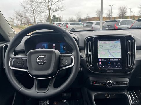 Used 2023 Volvo XC40 B5 Core w/ Convenience Package AWD/4WD image 14