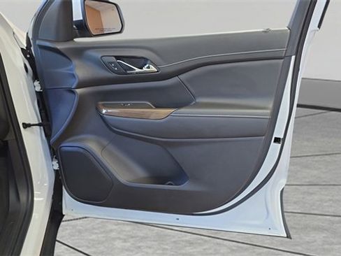 Used 2023 GMC Acadia SLE w/ Driver Convenience Package image 27