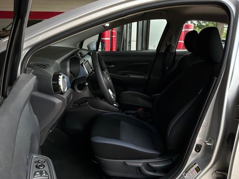 Used 2025 Nissan Versa SV FWD image 10