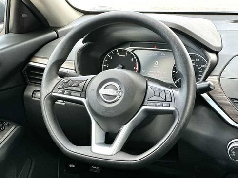 Used 2025 Nissan Altima 2.5 SV FWD image 27