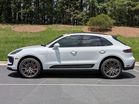 Certified 2025 Porsche Macan S AWD/4WD image 2
