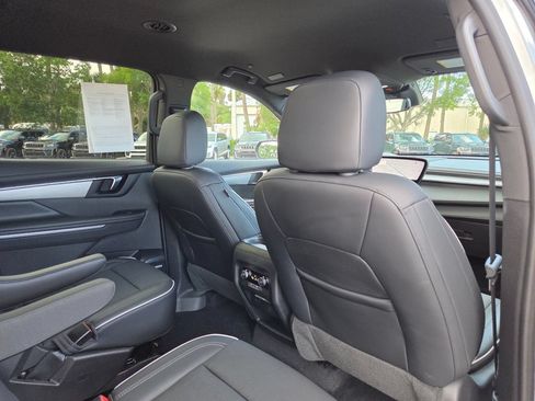Used 2025 Buick Enclave Preferred w/ Super Cruise Package FWD image 17