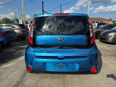 Used 2015 Kia Soul + w/ Audio Package FWD image 6