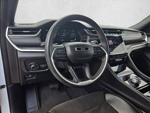 Used 2023 Jeep Grand Cherokee L Laredo image 7