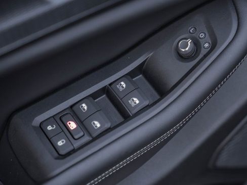 Used 2025 Jeep Grand Cherokee Altitude image 38