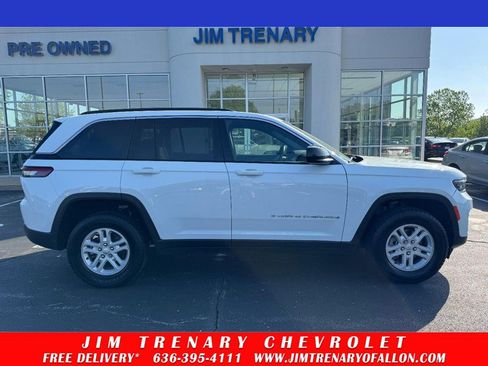 Used 2024 Jeep Grand Cherokee Laredo w/ Luxury Tech Group I AWD/4WD image 1