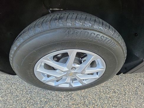 Used 2023 Chevrolet Equinox LT AWD/4WD image 30