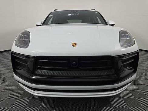 Certified 2025 Porsche Macan image 10
