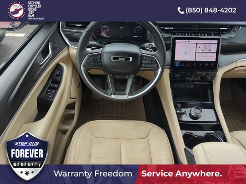 Used 2023 Jeep Grand Cherokee Limited w/ Luxury Tech Group II AWD/4WD image 13
