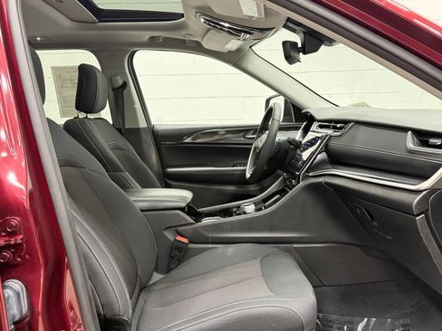 Used 2023 Jeep Grand Cherokee Laredo w/ Luxury Tech Group I AWD/4WD image 33