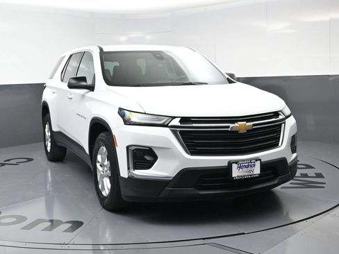 Used 2022 Chevrolet Traverse LS FWD image 3